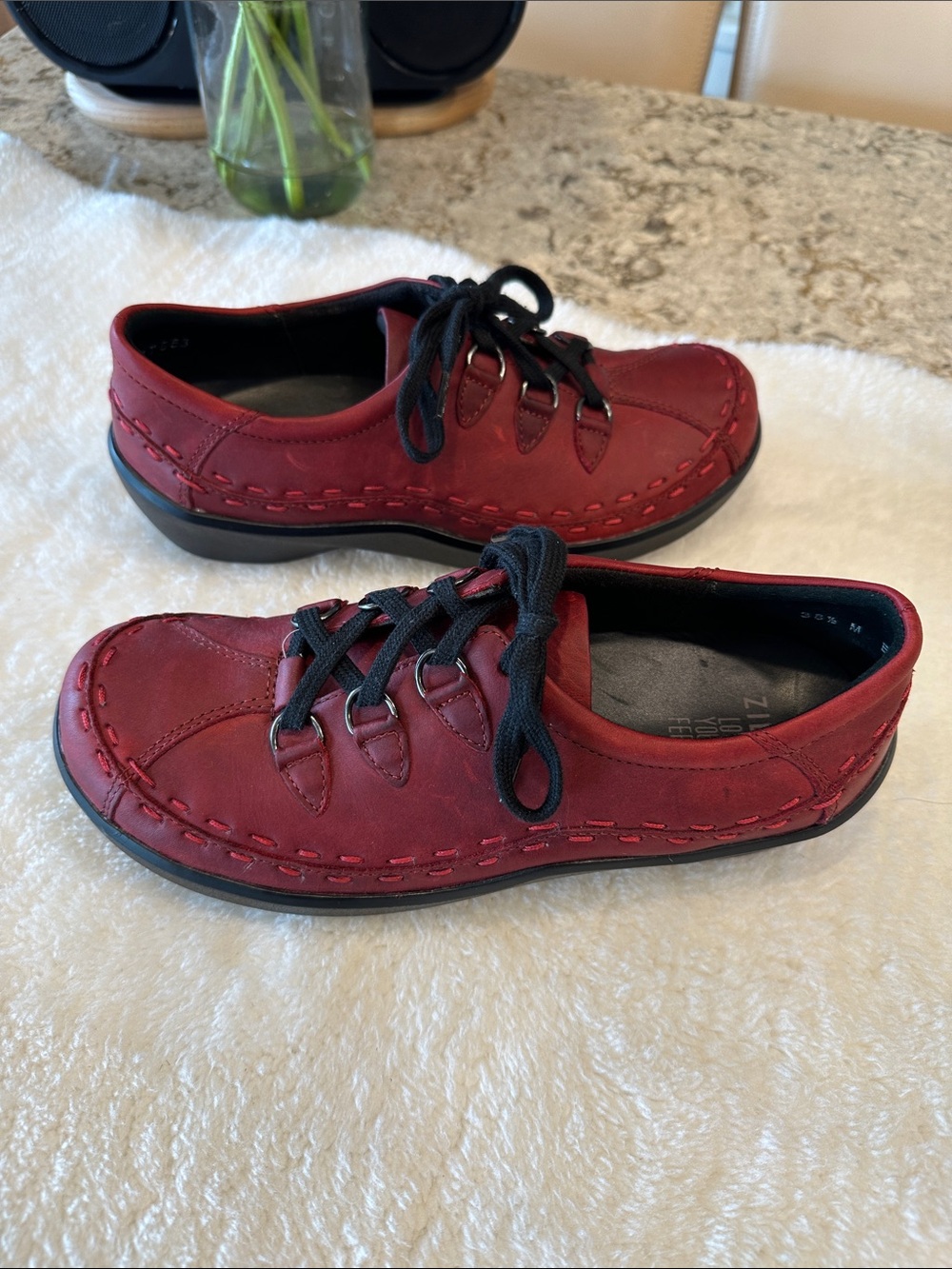 Women’s Casual Lace-Up Comfort Shoe - Red